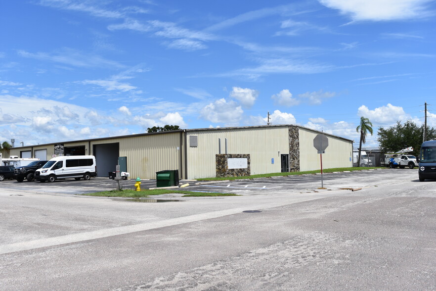 More Photos Of 12295 Automobile Blvd, Clearwater Warehouse For Lease