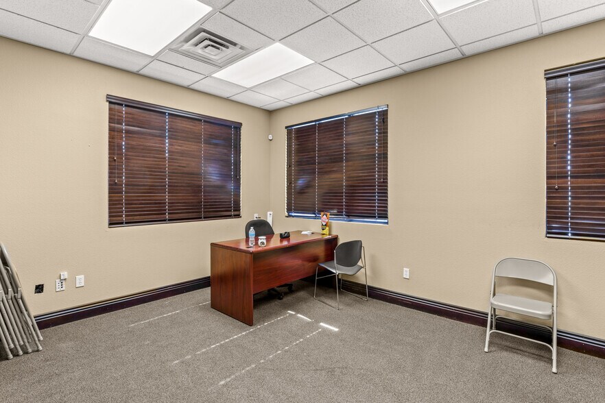 More Photos Of 7836 W Sahara Ave, Las Vegas Office For Sale