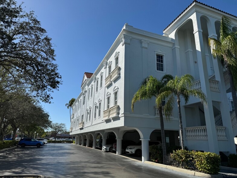 More Photos Of 130 9th St N, Naples Medical For Sale