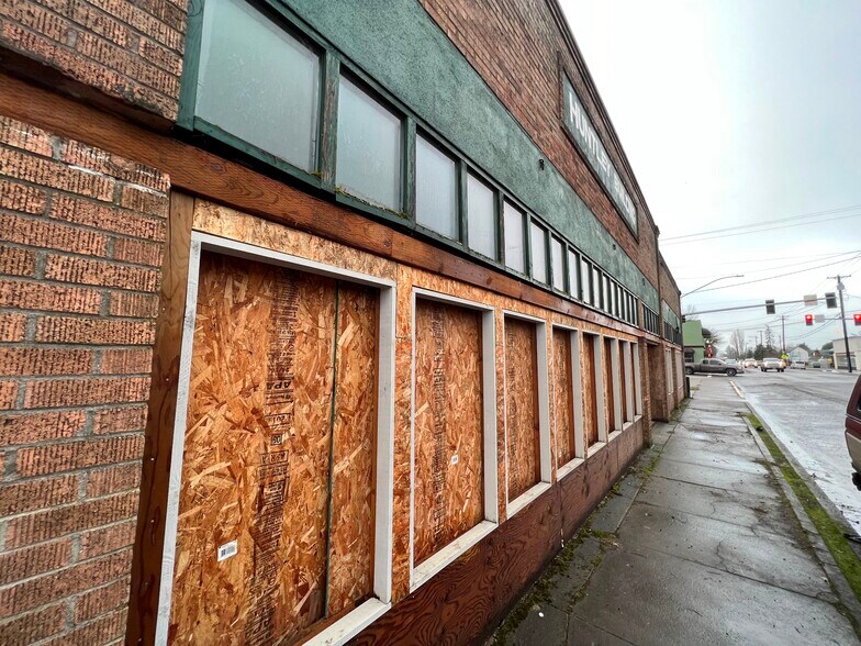 More Photos Of 124 E Main St, Sheridan Storefront For Sale