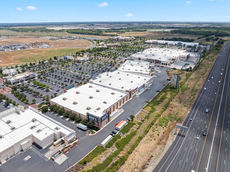More Photos Of 8101 Freeport Blvd, Sacramento Storefront For Sale