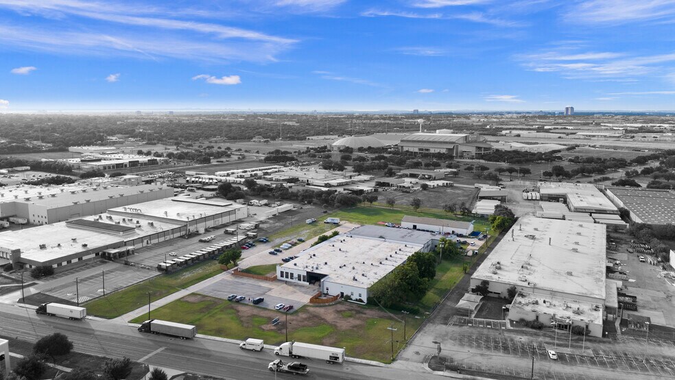 More Photos Of 3363 E Commerce St, San Antonio Warehouse For Sale