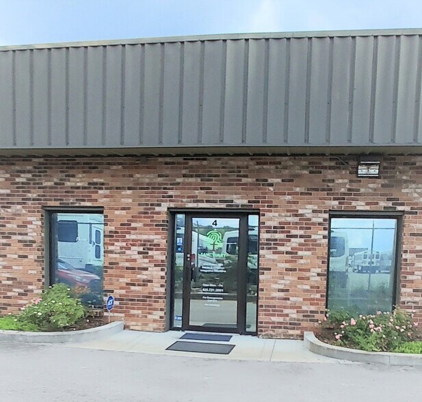 More Photos Of 120 Holiday Ct, Franklin Medical For Lease
