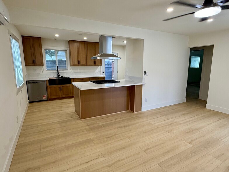 More Photos Of 4527 Olney St, San Diego Apartments For Sale