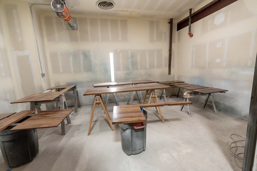 More Photos Of 3000 Airport Dr, Erie Light Manufacturing For Sale