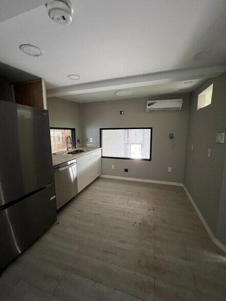 More Photos Of 2007 Us-90-alt, Missouri City Light Manufacturing For Sale