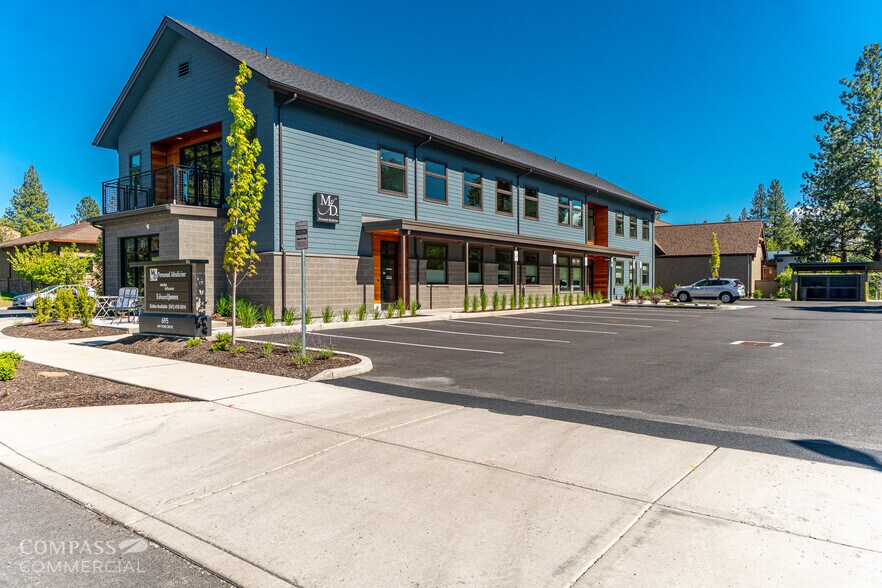 More Photos Of 695 NW York Dr, Bend Medical For Lease