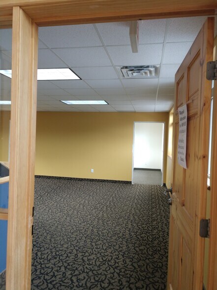 More Photos Of 621 N Benton Dr, Sauk Rapids Office For Lease