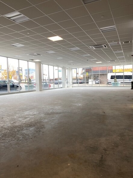 More Photos Of 47-63 Green St, Newark Parking Garage For Lease