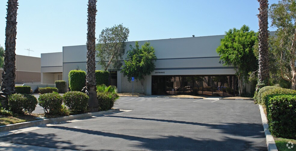 More Photos Of 4540 Valerio St, Burbank Warehouse For Lease