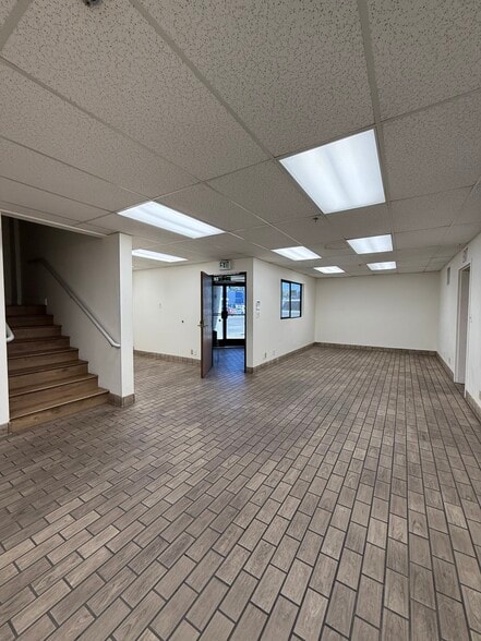 More Photos Of 2280 E Curry St, Long Beach Manufacturing For Lease