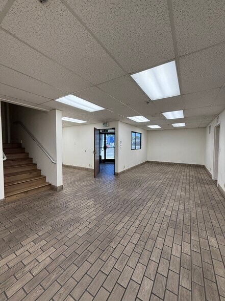 More Photos Of 2280 E Curry St, Long Beach Manufacturing For Lease
