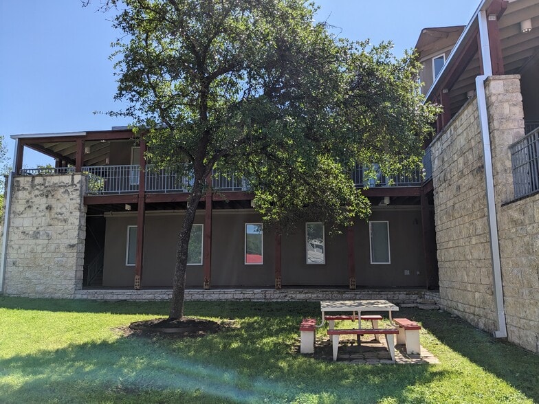 More Photos Of 1508 W 5th St, Austin Office For Lease