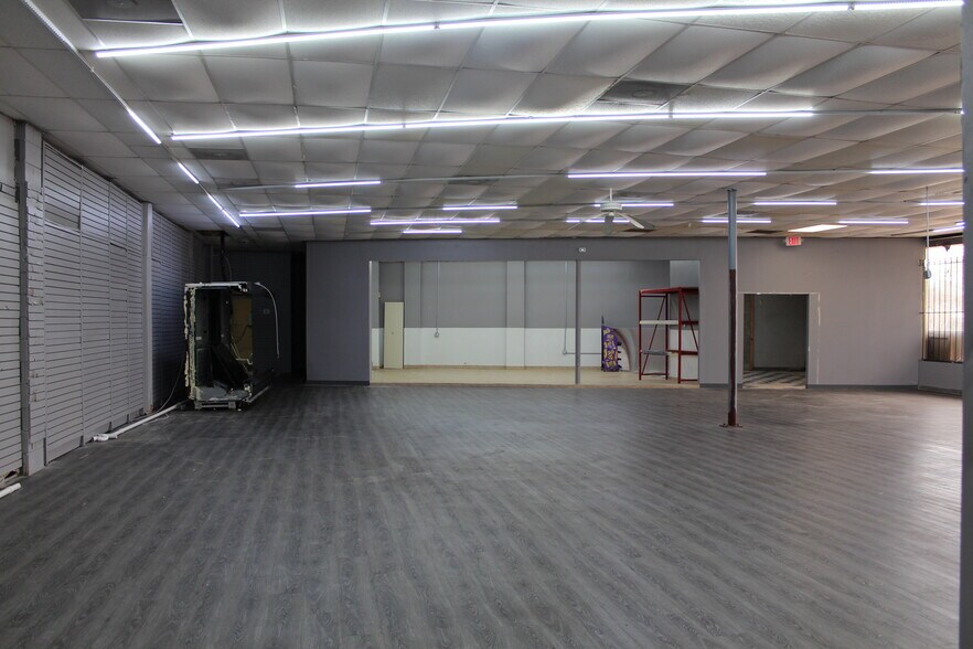 More Photos Of 4906 Harrisburg Blvd, Houston Storefront For Sale