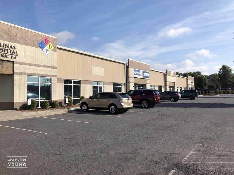 More Photos Of 13331 York Center Dr, Charlotte Light Distribution For Sale