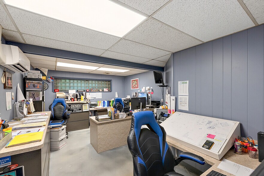 More Photos Of 451 E Wilson Ave, Pontiac Warehouse For Sale