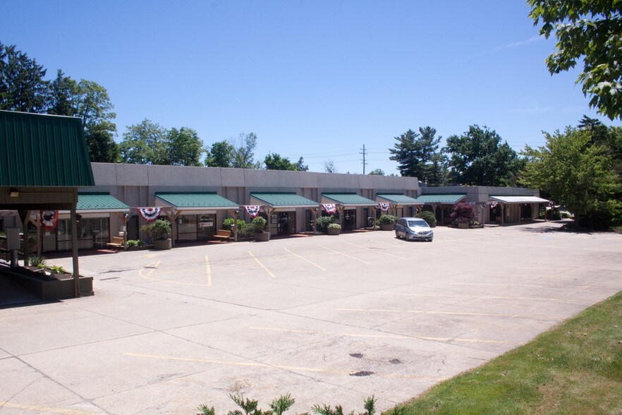 More Photos Of 8228 Mayfield Rd, Chesterland Office For Lease