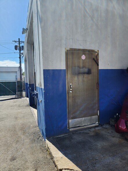 More Photos Of 260 Green St, South Hackensack Truck Terminal For Lease