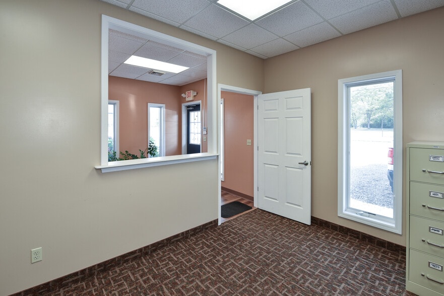 More Photos Of 1200 S Hartshorn Rd, Lakeside Marblehead Warehouse For Sale