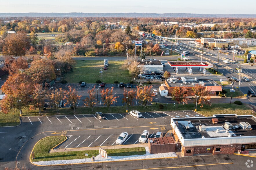 More Photos Of 1006 Stelton Rd, Piscataway Freestanding For Lease