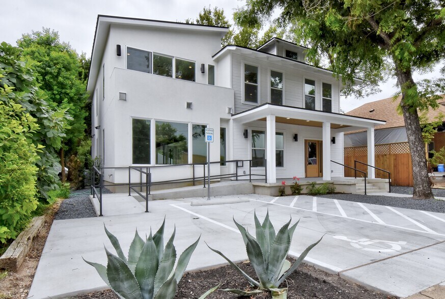 More Photos Of 1801 E Cesar Chavez St, Austin Loft Creative Space For Lease