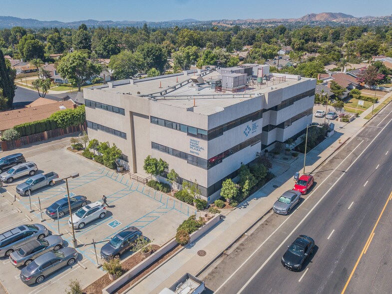 More Photos Of 22110 Roscoe Blvd, Canoga Park Medical For Lease
