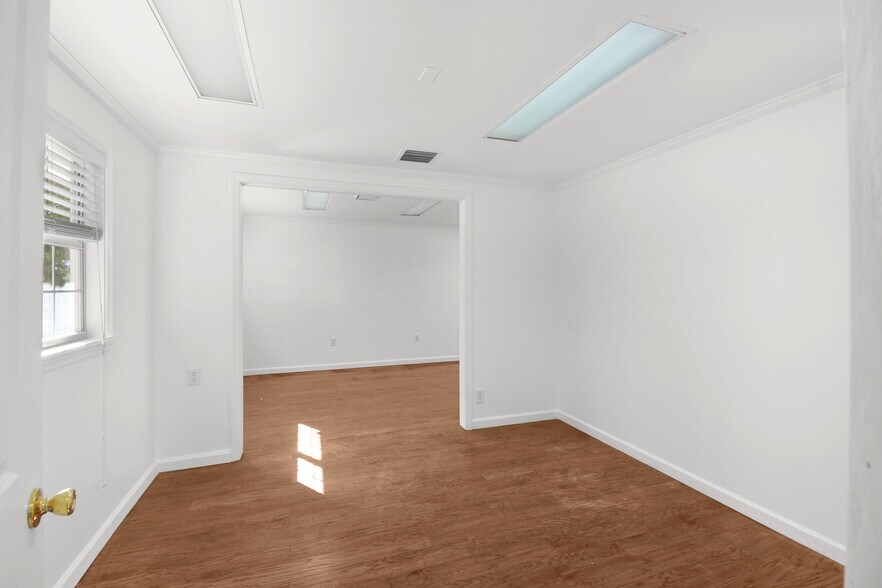 More Photos Of 300 SE Detroit Ave, Stuart Office For Lease