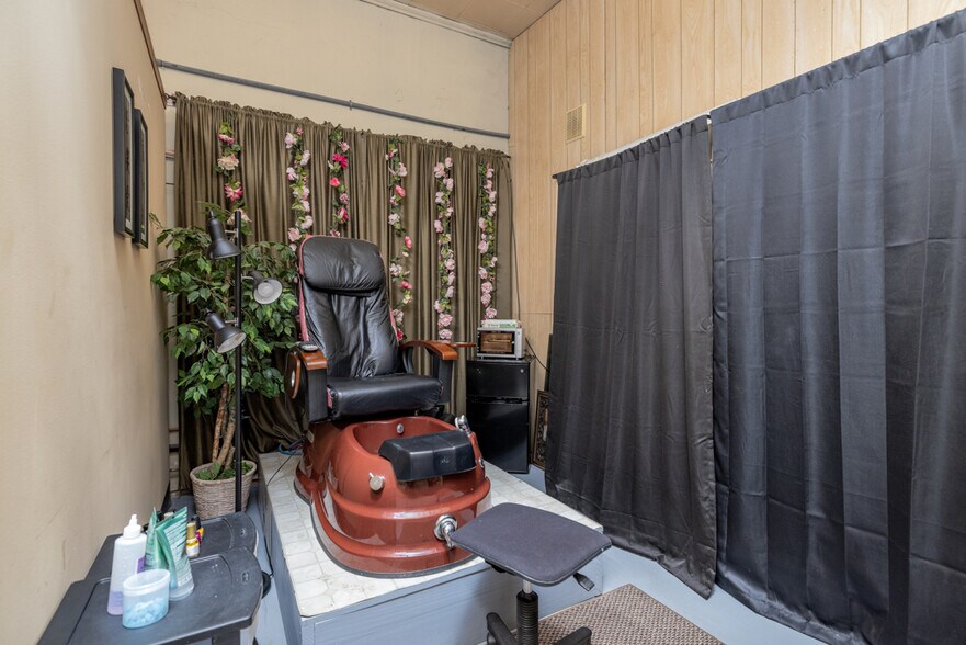 More Photos Of 401 Halifax St, Emporia Office For Sale