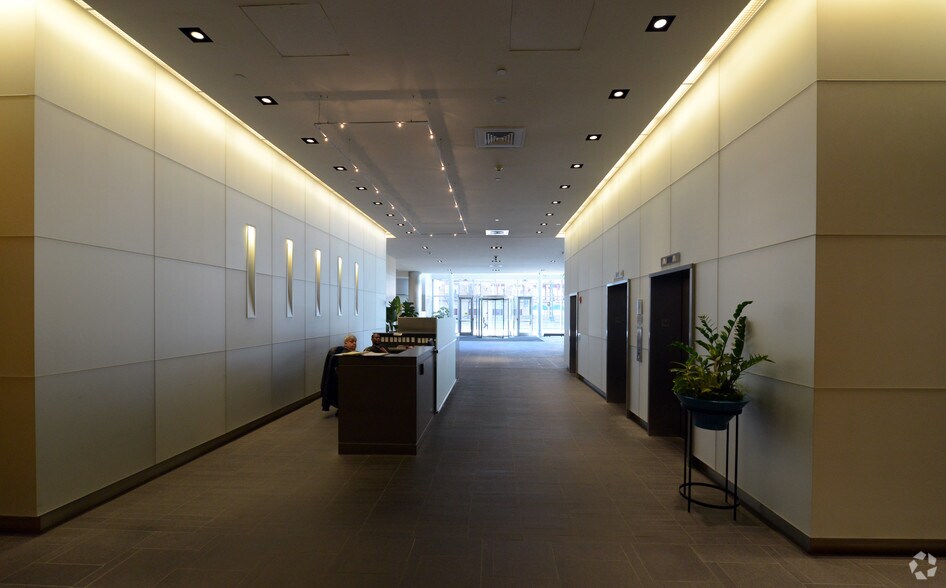 More Photos Of 10 Memorial Blvd, Providence Office For Lease
