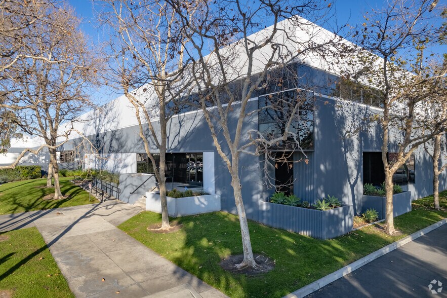 More Photos Of 15801-15811 E Valley Blvd, City of Industry Warehouse For Lease