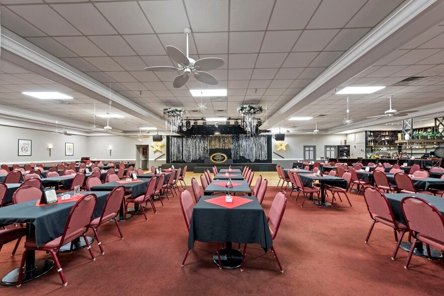 More Photos Of 4725 Vincennes Blvd, Cape Coral Restaurant For Sale