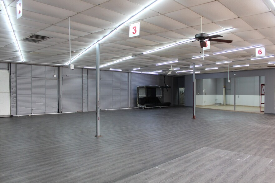 More Photos Of 4906 Harrisburg Blvd, Houston Storefront For Lease