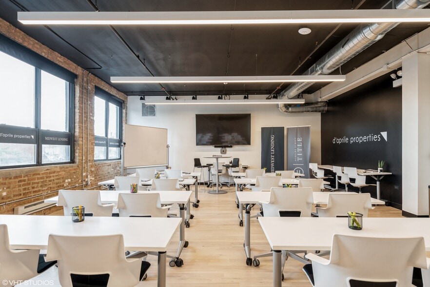 More Photos Of 1732-1734 W Hubbard St, Chicago Loft Creative Space For Lease