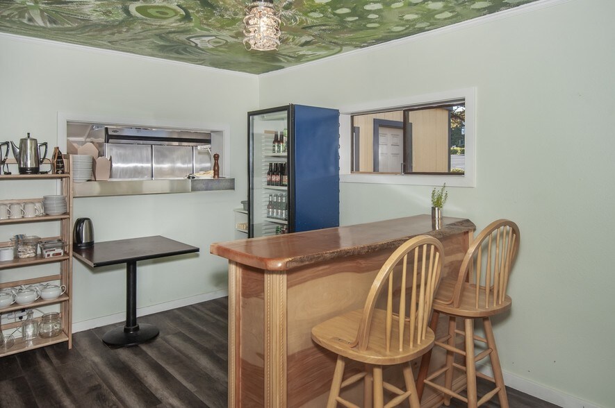 More Photos Of 4660 SE Highway 101, Lincoln City Restaurant For Sale