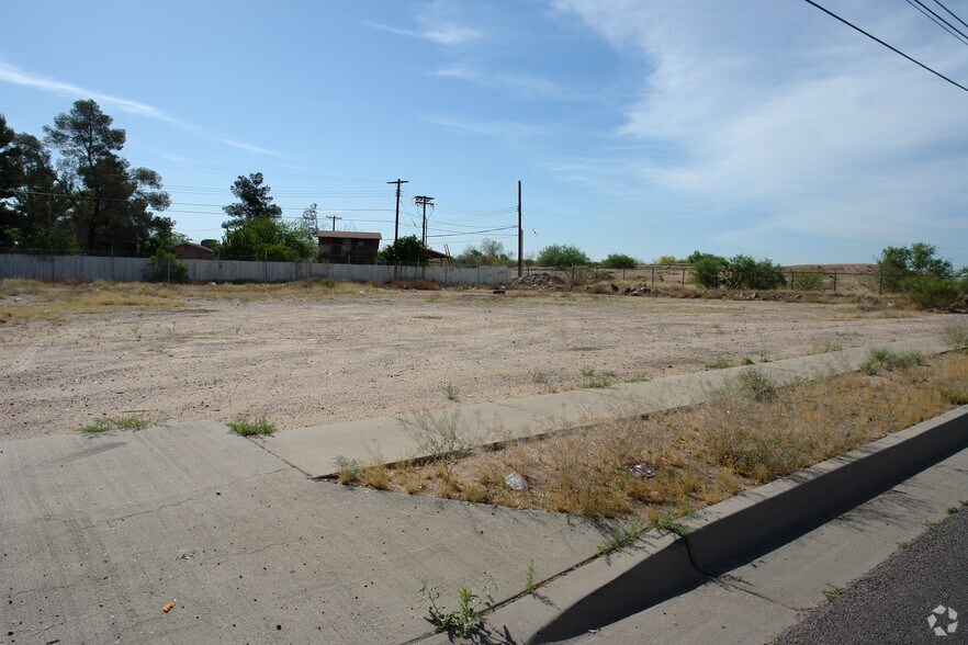 Primary Photo Of 2149 S Alvernon Way, Tucson Land For Sale