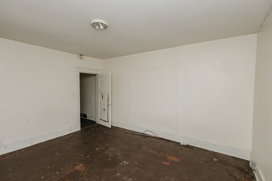 More Photos Of 123 E Madison Ave, Arkansas City Apartments For Sale