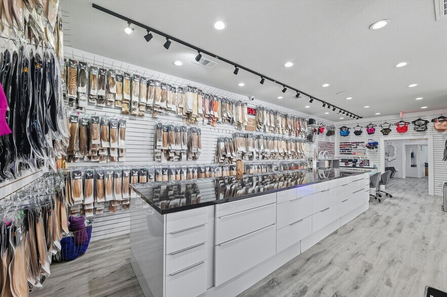 More Photos Of 450 W Harwood Rd, Hurst Freestanding For Sale