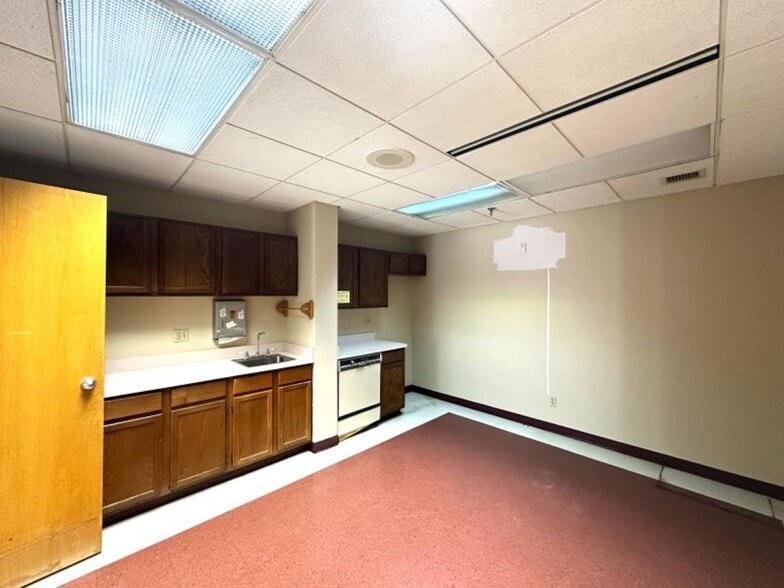 More Photos Of 301 W 1st St, Dayton Medical For Sale