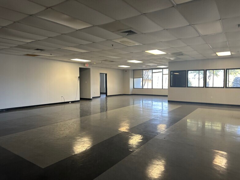 More Photos Of 2200 S Business 45, Corsicana Distribution For Lease