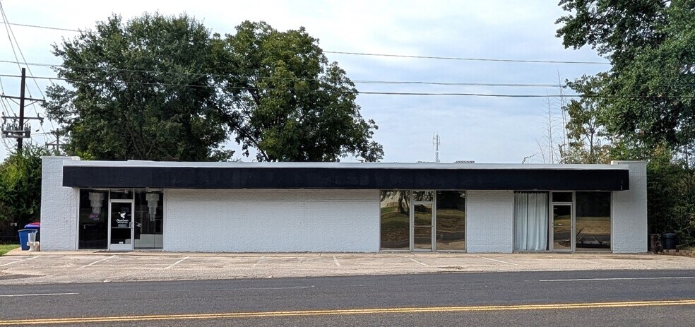 Primary Photo Of 400 W Methvin St, Longview Office For Sale