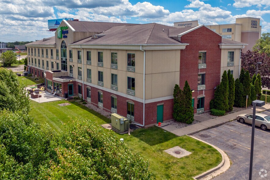 More Photos Of 3630 E Cork St, Kalamazoo Hotel For Sale