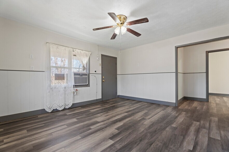 More Photos Of 300 Range St, Marshall Multifamily For Sale