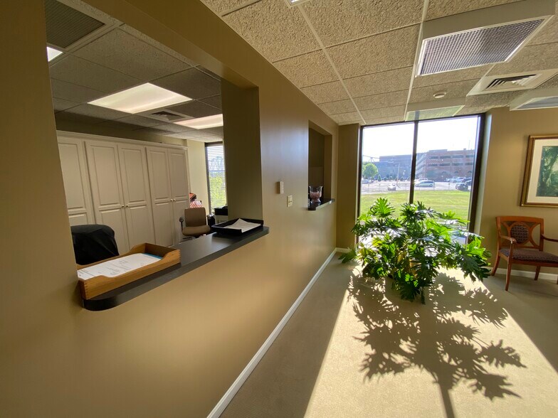 More Photos Of 100 Saint Ann St, Owensboro Office For Sale