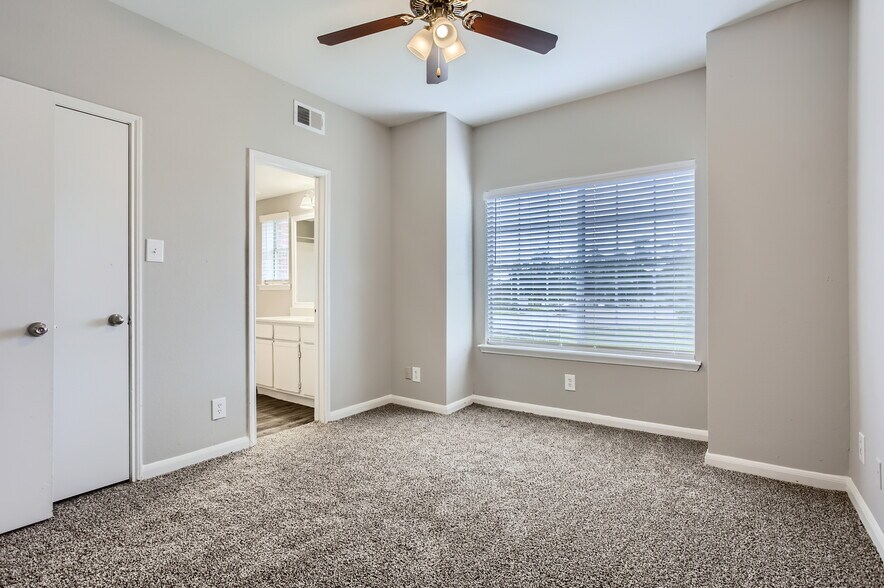 More Photos Of 12380 Wood Bayou Dr, Houston Apartments For Sale