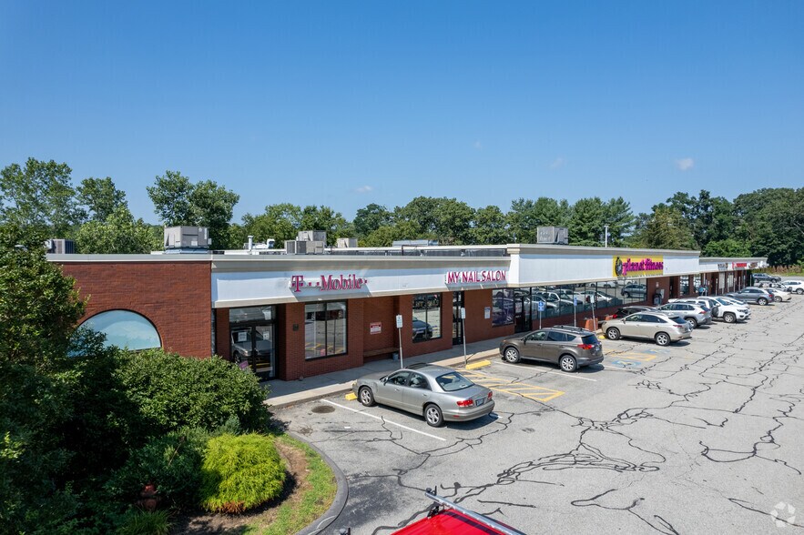 More Photos Of 1800 Mendon Rd, Cumberland Unknown For Lease