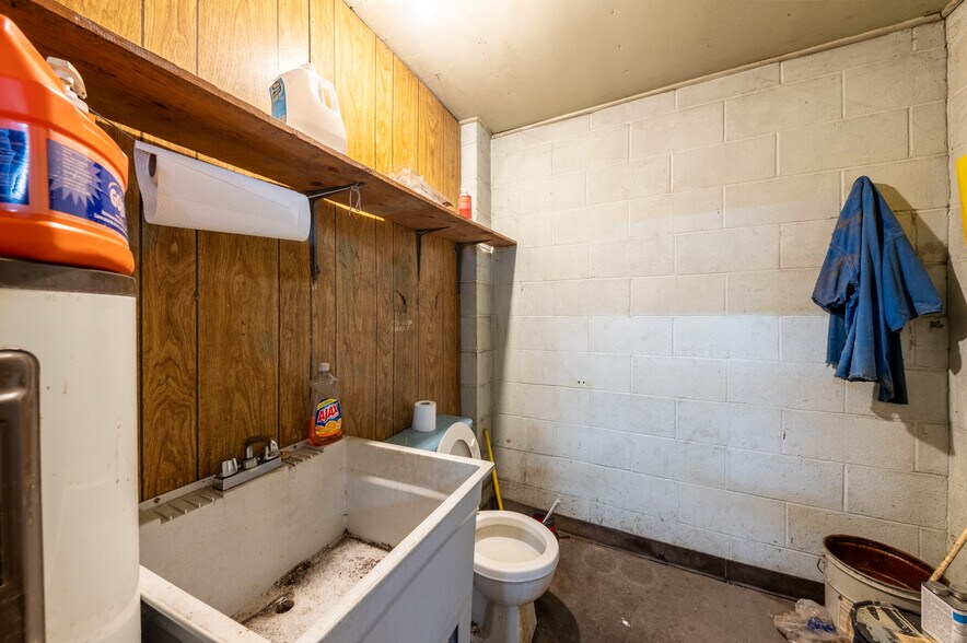 More Photos Of 40 Jennmar Dr, Reedsville Distribution For Sale