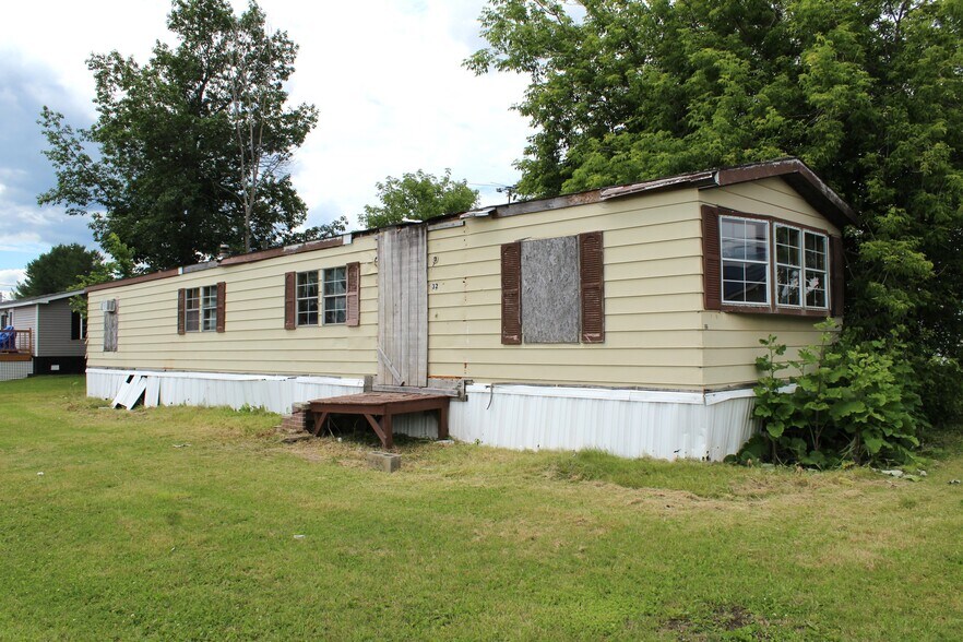 More Photos Of 50 Davis St, Presque Isle Multifamily For Sale