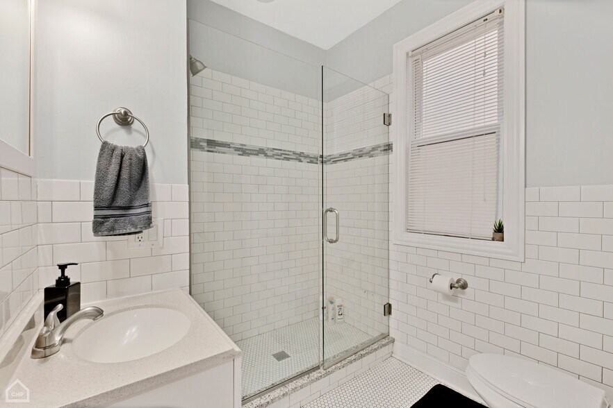More Photos Of 3824 N Clark St, Chicago Storefront Retail Residential For Sale