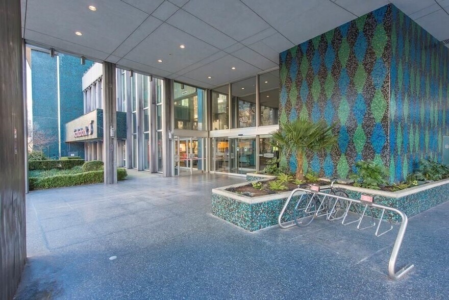 More Photos Of 955-995 Hornby St, Vancouver Apartments For Sale