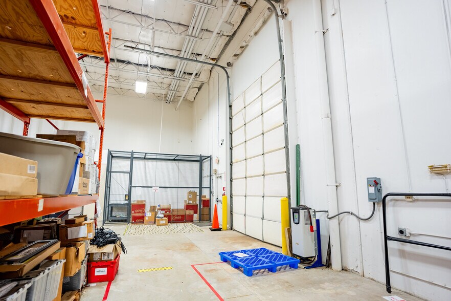 More Photos Of 6221 Riverside Dr, Irving Light Distribution For Lease